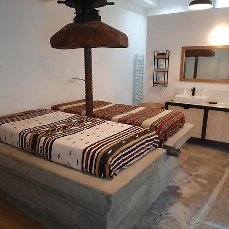 Dormir Au Pressoir Montagnieu  Екстер'єр фото