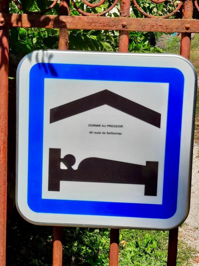 Dormir Au Pressoir Montagnieu  Екстер'єр фото